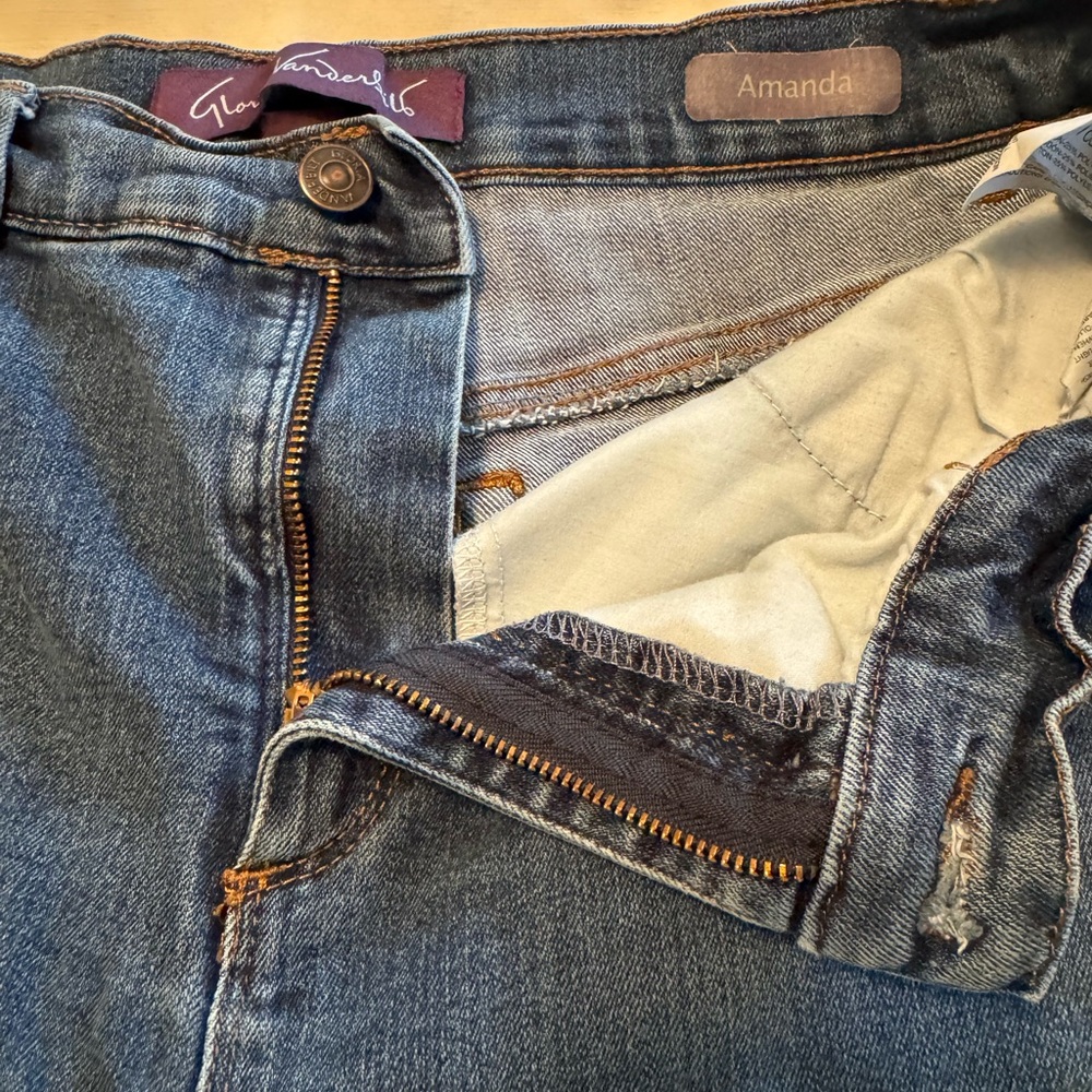 EUC! Gloria Vanderbilt Straight Leg Jeans in Blue Denim 10 Short - Picture 10 of 15